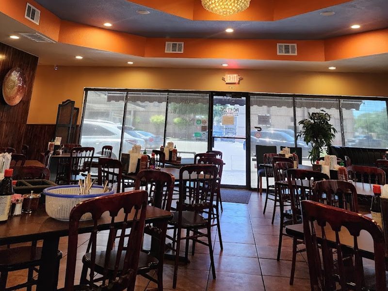 Pho Kim Long interior